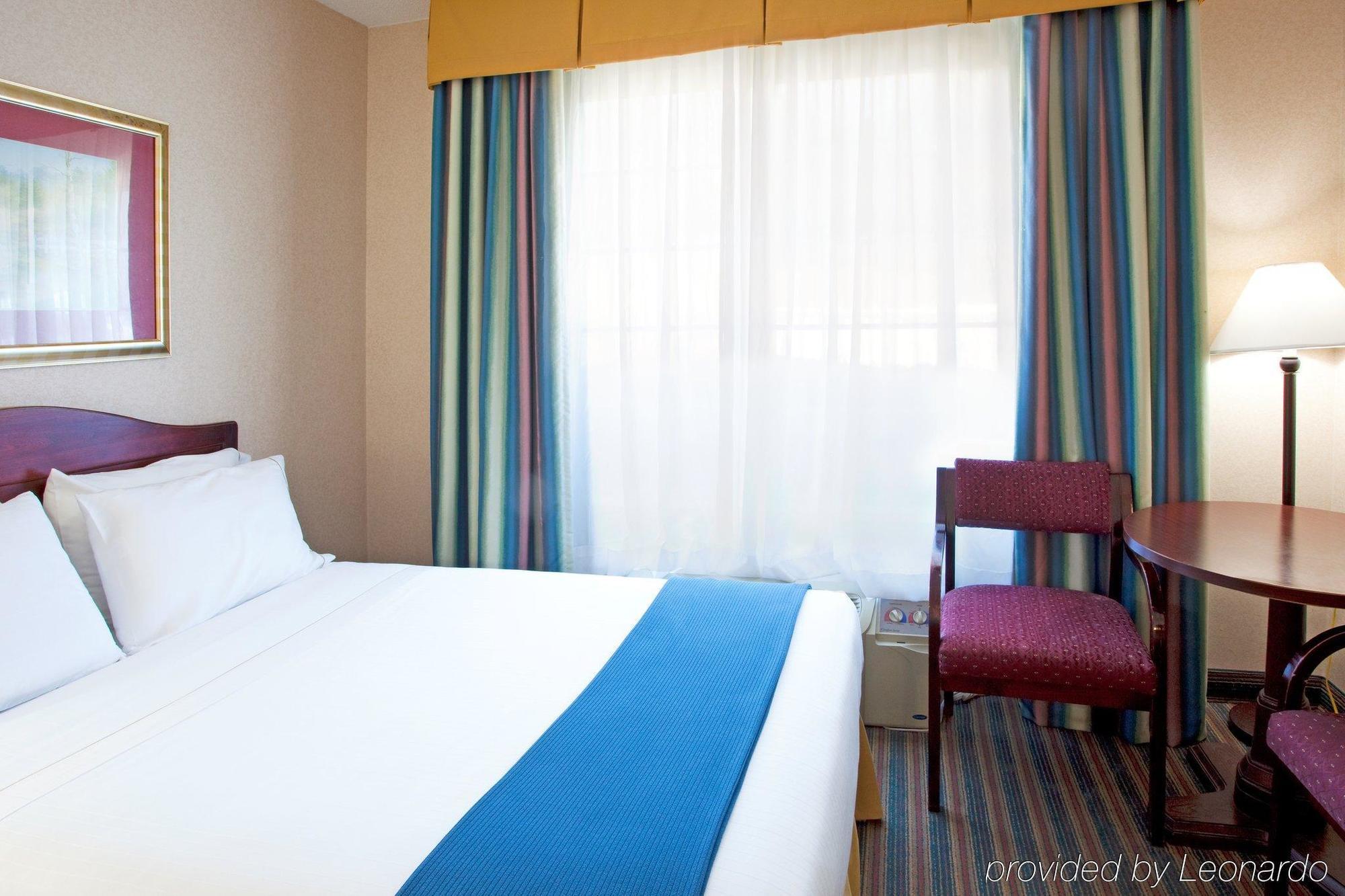 Baymont Inn&Suites Braselton Quarto foto